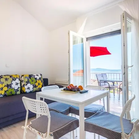 Appartement Nikola 3 *